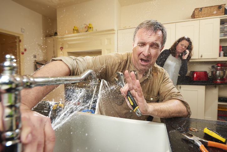 How Emergency Plumbers Handle Burst Pipes and Flooding in Basements